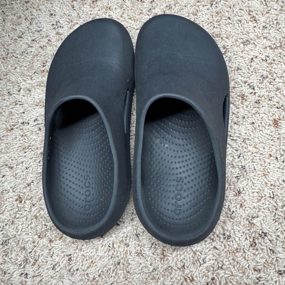Crocs Mellow Recovery Foam Clog in black Mens 5 Womens 7